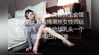 [MP4]小骚货居家和男友操逼，苗条身材，撩起裙子就是操，特写视角美臀猛坐，打桩机操的语无伦次，浪叫呻吟不断