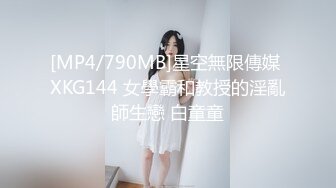 帝王夜总会偷拍 白T恤短发美女 肥美鲍鱼细窄逼缝