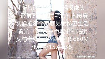 [MP4/ 906M] 高质量偷拍情侣开房，罕见的两女一男，男的当着妹妹的面脱下姐姐裙子摸，姐姐穿着丁字内裤