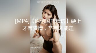 巨屌Ts玛迪曼，无毛大屌萌妹，躺在椅子上开始发骚玩自己的仙女棒！