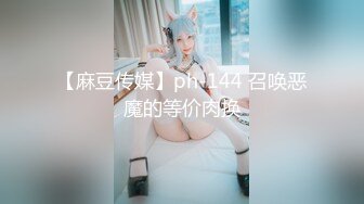 强奸魔下药迷翻公司漂亮的美女前台 大字开腿玩弄她的小嫩鲍 (4)