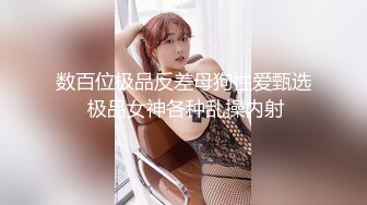 服装店老板娘营业期间坐前台边壹本正经的营业,下面露臊B给你看,也不怕路过行人发现