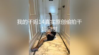 男：过来过来，嘴张开，张开张开。   精神小妹女：我怕吃到喉咙里去，吼吼吼！