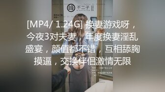 温柔的小少妇露脸深夜撩骚互动狼友，脱了衬衫就开始骚，揉奶玩逼自慰，逼逼里塞着跳蛋，扣着逼要舔狼友鸡巴