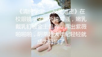 小武哥忽悠个学生和少妇来双飞,插少妇的逼摸学生妹的嫩乳