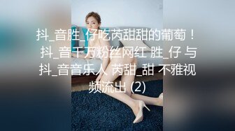 甜美的極品清純漂亮嫩妹跟男友口交啪啪養的小狗也湊過來想舔下