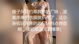 小伙重金刷礼物，约啪到两个美艳少妇