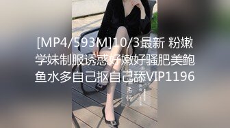 美女用水晶棒自慰喷水