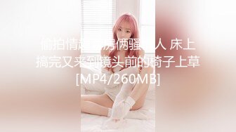 豪乳美女-衣裳湿半-拿脚揉搓美乳，骚艳美甲