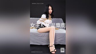 【新速片遞】车展漂亮眼镜大姐撅着屁屁给美女介绍车子性能 我就乘机欣赏美裙底 旁边人太多 手有点抖 [226MB/MP4/02:05]