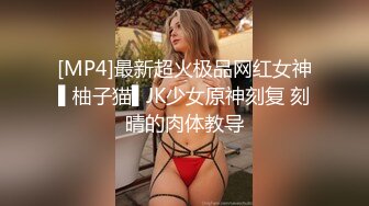 大奶情趣女仆露脸跟纹身大哥激情啪啪好骚啊，道具玩逼温柔的舔弄大鸡巴，让大哥玩着骚奶子各种抽插表情好骚