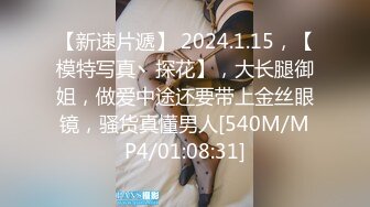 和美乳喜欢刺激的小情人街边车上玩车震,全裸脱光按倒不带套就操,啊啊浪叫旁边还有车过,太刺激