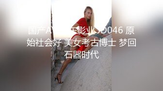 [MP4]3500元网约样貌清秀性感的气质美女啪啪,上来就扒光衣服在沙发上干她,扯着头发狠狠后入