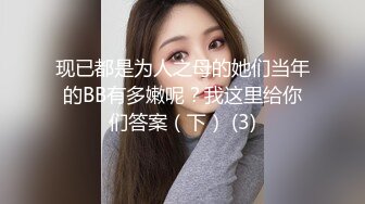 风景区女厕全景偷拍多位美女少妇前来献B (3)