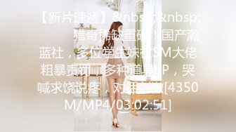 《极品CP魔手外购》商场女厕近景镜头先拍脸再拍逼，各种年轻美女小姐姐小少妇方便，大屁股潮妹透明内裤简直太骚了 (3)