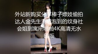 吊奶女友非要在洗手间让我后入她边玩自拍