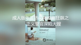 飘柔长发白衣女神，为了拍她小清新穴真是危险刺激并存，有人进来赶紧躲进旁边侧位，女神还抽烟！