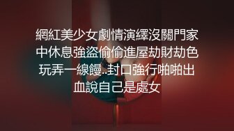 黑丝短发露脸骚货一个人床上发骚，道具插进逼里不停搅拌高潮迭起