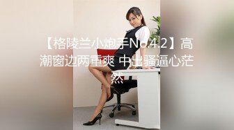 【裙底春光乍泄】抄底齐B超短裙美女白色内裤 排卵期阴蒂处都湿透了 随时随地走光 沉浸在露出的快感 又骚又兴奋