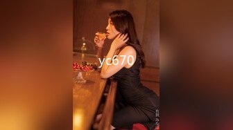 长屌男高价网约2位极品性感的高颜值大奶美女啪啪，腿长屁股翘，抱着美臀狠狠后插，高潮时销魂淫叫!