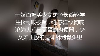 被哥哥看到自慰的代价 穿着学生装在沙发上就给操了 没忍住内射粉穴 高