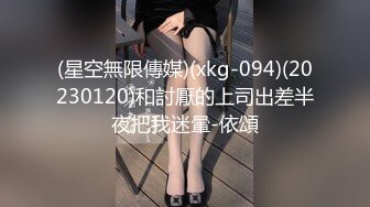 [MP4/ 1.59G] 良家小少妇为了生活露脸3P性爱，让两个大哥轮流玩弄，揉奶玩逼各种抽插对着镜头浪叫呻吟