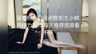 【两个年轻粉嫩的社会渣女】全程露脸被纹身小哥床上玩弄，激情上位让小哥从床上草到床下