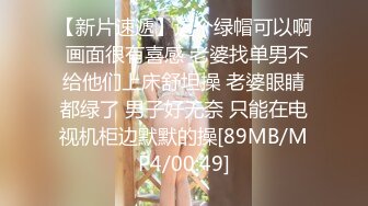 商场女厕全景偷拍制服美女职员的极品小黑鲍