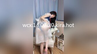 《监控破解入侵极品》潮牌服装店真实记录风韵犹存气质老板娘日常试穿店内衣服一对车大灯太极品了看硬好几次完整版(1)