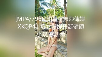 商场女厕全景偷拍美女营业员的微毛小嫩鲍 (2)