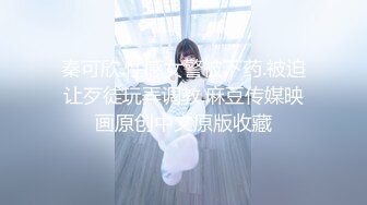 丝袜高跟情趣装诱惑的绝美少妇，让小哥趴在身上吃奶子