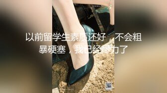 高颜值清纯妹子户外车震 车里草过车外草 口爆吞精