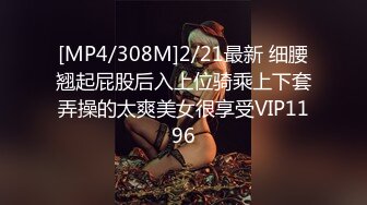 两个小骚逼快被大哥们玩坏了，床上的淫乱男女，揉奶玩逼道具抽插，口交大鸡巴让大哥舔逼，淫声荡语激情上位