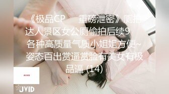 -一家三口其乐融融 儿子在前面不停吃妈妈奶子 爸爸后面艹