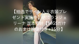 舔舔多汁无毛嫩鲍的清纯少女