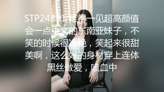 性感短发妹子瑶瑶自己玩还不够，只好寻炮友来解渴