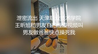 当Ria 久留美看到他的鸡巴变得如此坚硬时，她想玩，因为她炫耀自己看起来多么可爱和性感。