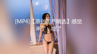 【新片速遞 】单位女厕近距离偷窥年轻女同事的小黑鲍[152M/MP4/01:41]