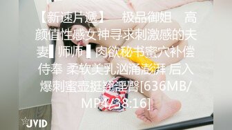 《魔手外购极品CP》正面全景商场女厕逼脸同框偸拍超多年轻小姐姐小少妇方便，发现稀有极品正宗一线天馒头笔，真的好看