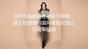 圓潤巨乳國模楊怡掰穴嘗玩不同尺寸自慰棒