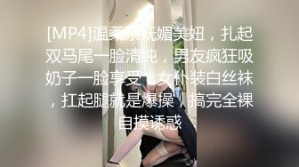 骚货人妻与3位大哥家中群P骚妹子多人群P淫乱，四个男的轮流操 场面过于淫乱