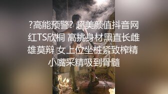 白丝无毛情趣装极品萝莉草莓酱激情大秀，娇嫩的身材说着淫声荡语听