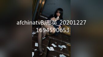 [MP4/ 801M] 两个极品小妮子镜头前发骚，年纪轻轻发育的很不错，奶大逼肥玩的开