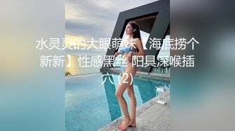 十月最新魔手外购精品厕拍《顶级颜值》美女呕吐大号牛仔裤美女嘘嘘完把两根手指头深深插进了喉咙里抠